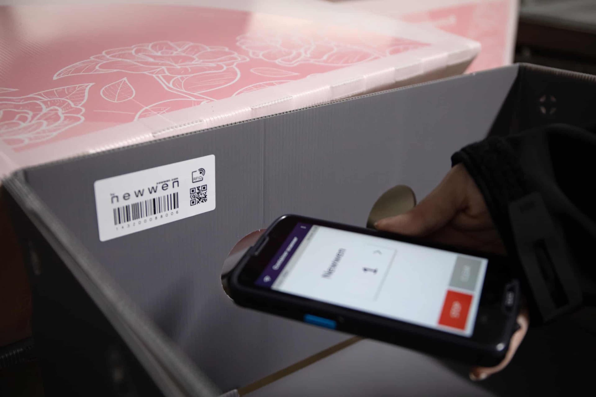 Herbruikbare bloemendoos met RFID — Hoek Flowers